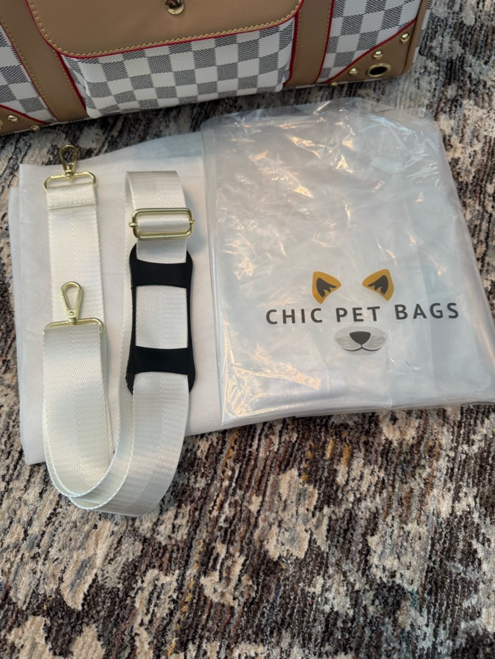 NEW! Chic Pet Bags - Hollywood Small Dog/Cat Pet Ventilated Travel Carrier Bag - Picture 2 of 16